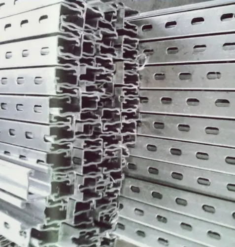 Automatic feeding punching and cutting process for aluminum profiles