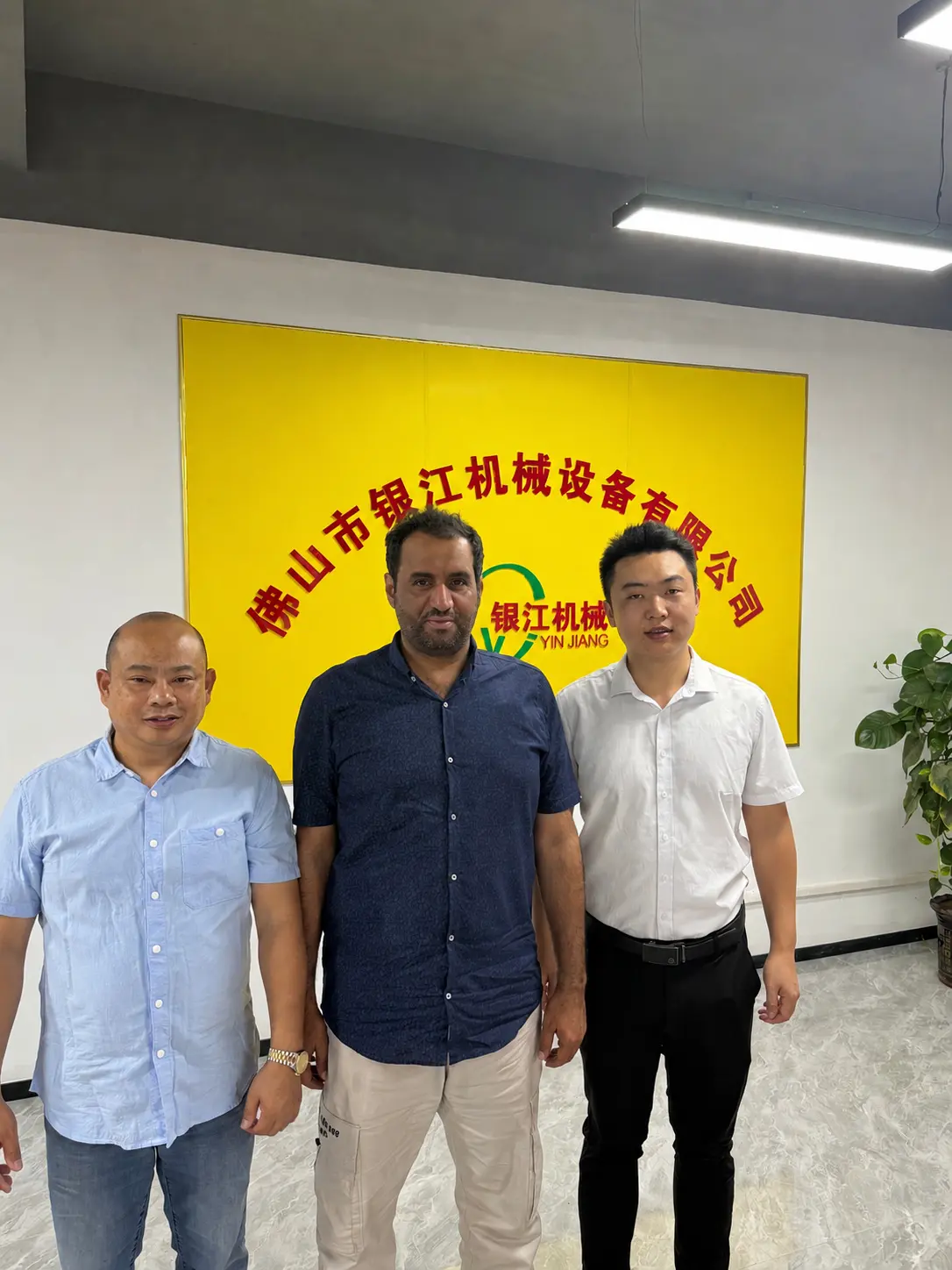 Saudi Customer Visits Yinjiang Machinery Factory